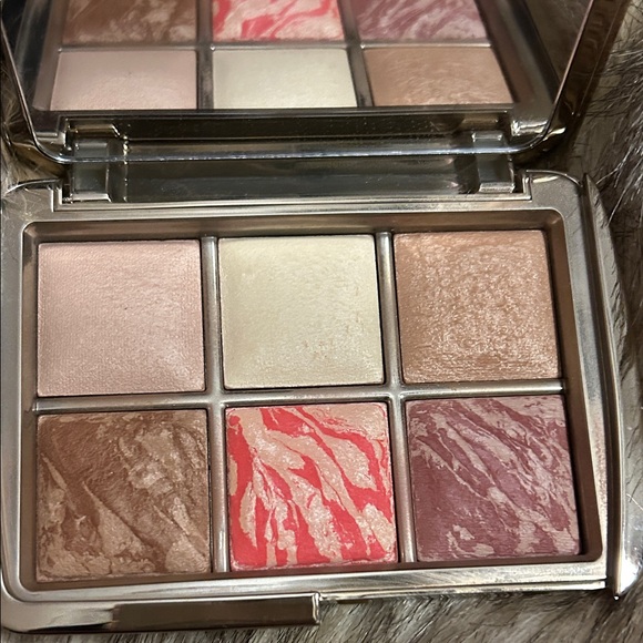 Hourglass Radiant Blush Palette with Pink and Cream Hues - Picture 2 of 8